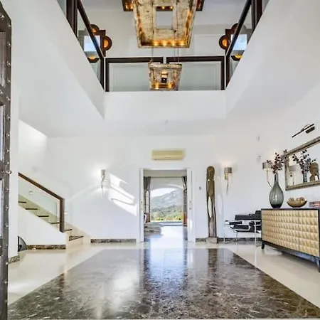 Casa Monarch *